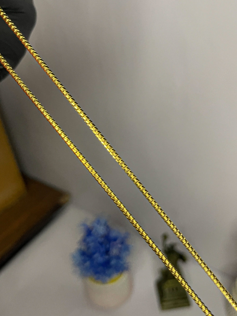 Signature Golden Alloy Curb Chain – High-Polish Minimalist Essential